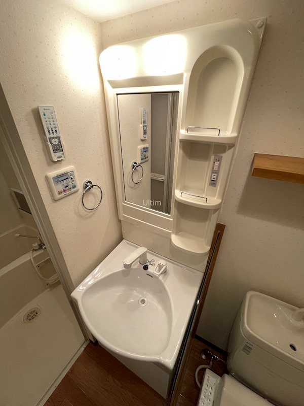 洗面設備　※同タイプの他のお部屋です