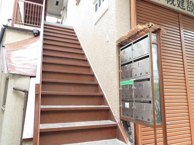 エントランス　お部屋へのアプローチは清潔感が御座います◎