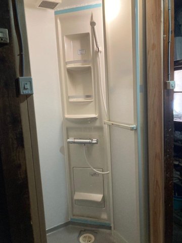 バス・シャワールーム　共同シャワー