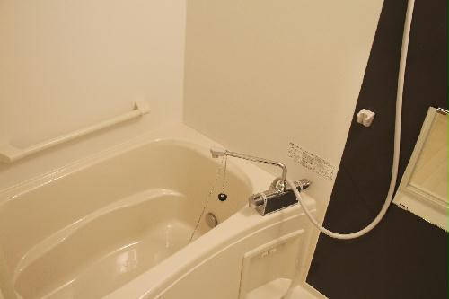 バス・シャワールーム　追炊き機能付きのお風呂♪浴室乾燥機も完備しております！！