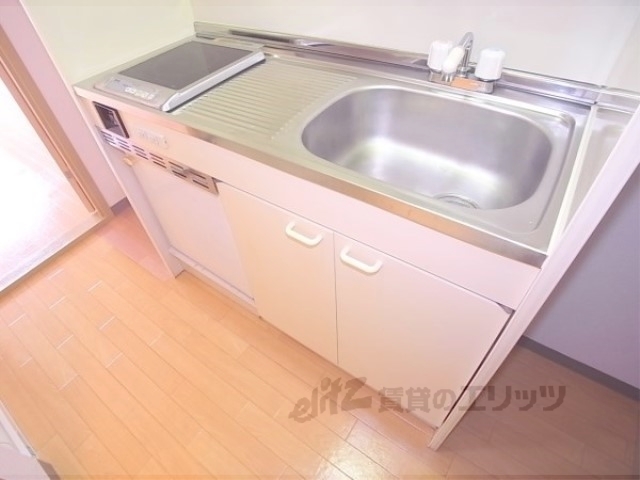 キッチン　電気コンロ１口付いてきます