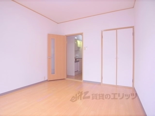 居室・リビング　洋室７帖で南向きです