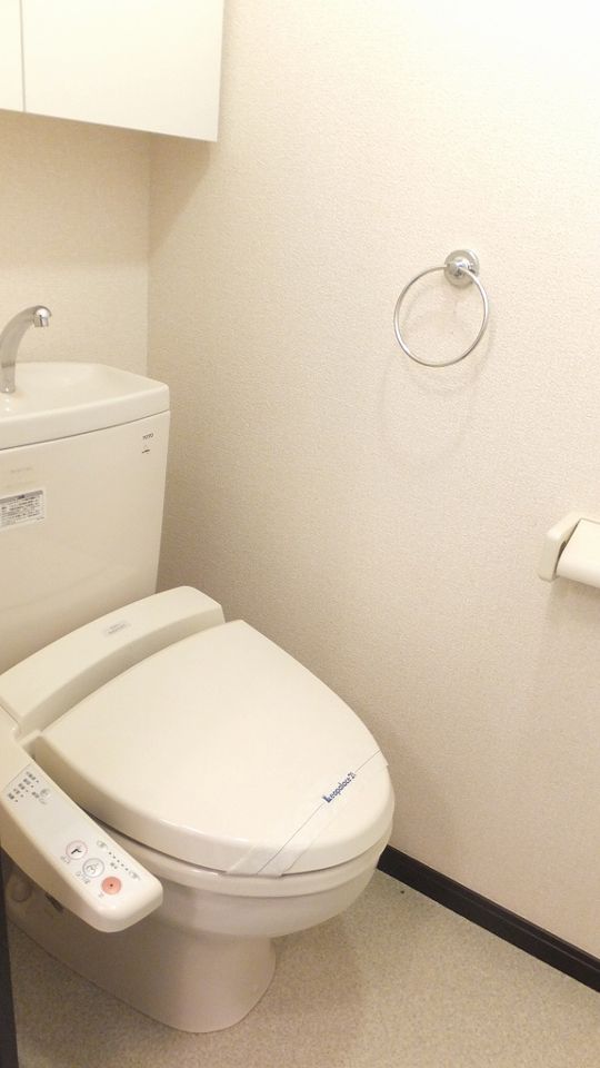 トイレ　ウォシュレット付き