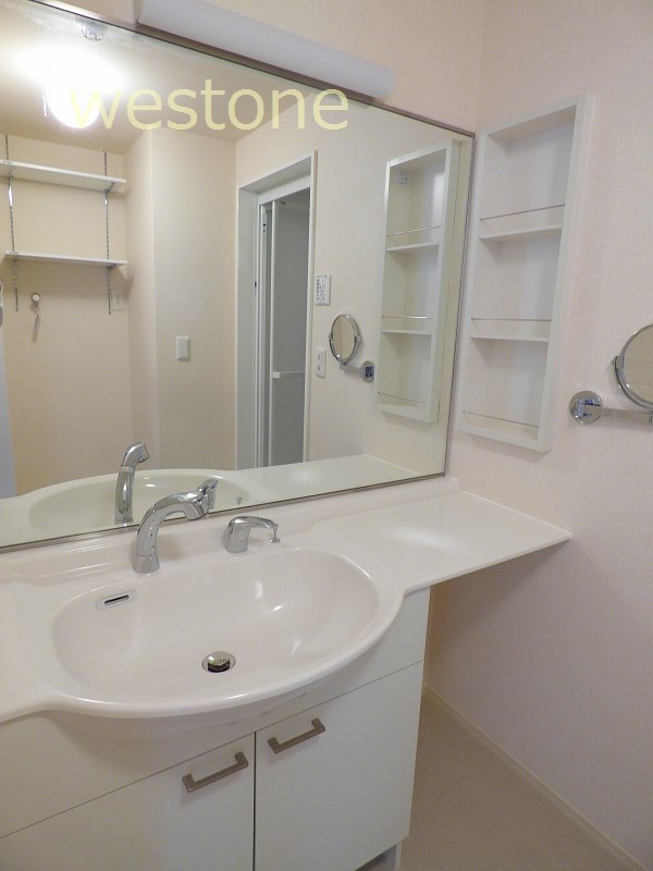 洗面設備　ワイドカンターのシャンプードレッサー