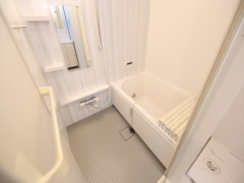 バス・シャワールーム　浴室暖房乾燥機付　追い焚き・オートバス機能付お風呂