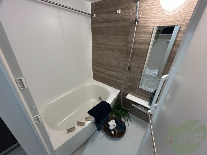 バス・シャワールーム　乾燥機能のついた浴室です。追い焚きもついていて便利です。