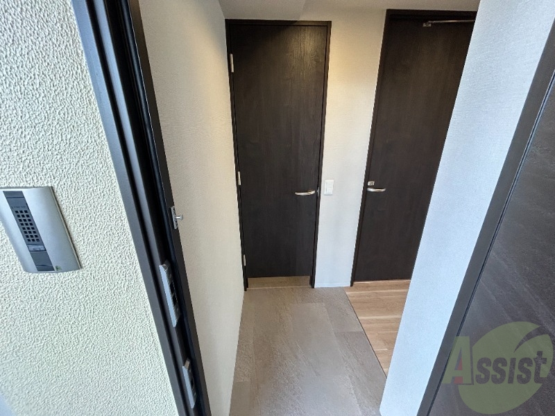 玄関　玄関はこんな感じです。段差がなく躓く心配もございません。