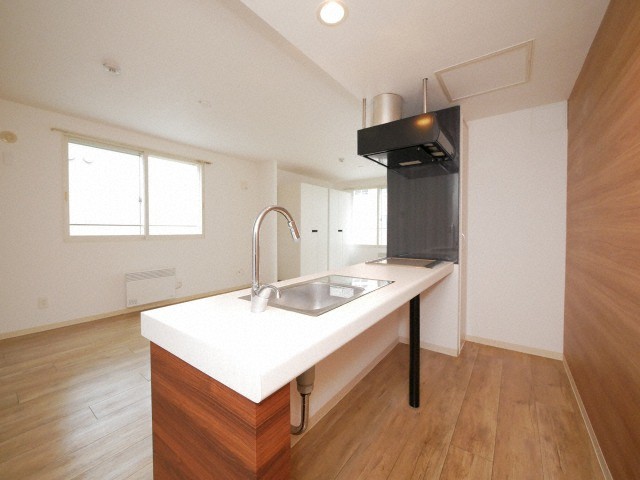 キッチン　作業台との一体感が嬉しいシステムキッチン付きです♪