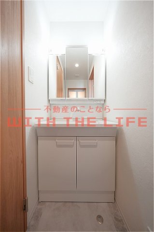 洗面設備　朝の支度にも助かる、独立の洗髪洗面化粧台