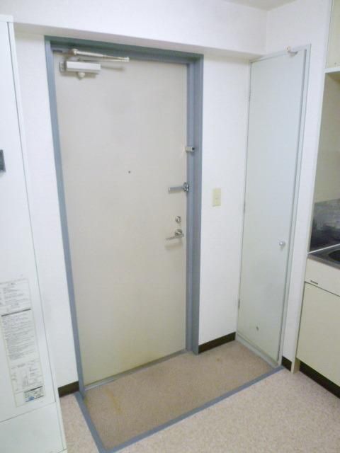 玄関　★玄関には靴箱が有ります★