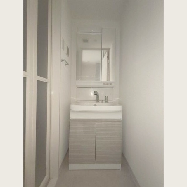 トイレ　参考写真です・階数により内装色が異なります