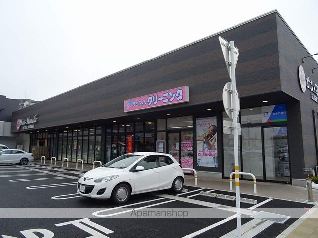 スーパー　サン・マルシェ荒井店（スーパー）まで607m