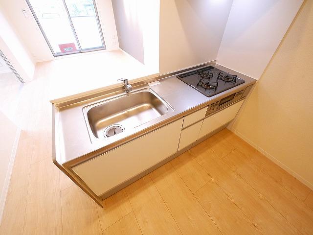 キッチン　ガスコンロ3口タイプのシステムキッチン