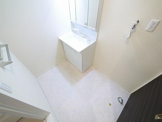 洗面設備　ゆったりとスペースのある洗面所