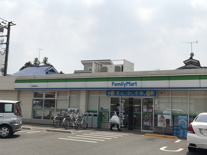 コンビニ　ファミリーマート（コンビニ）まで10m