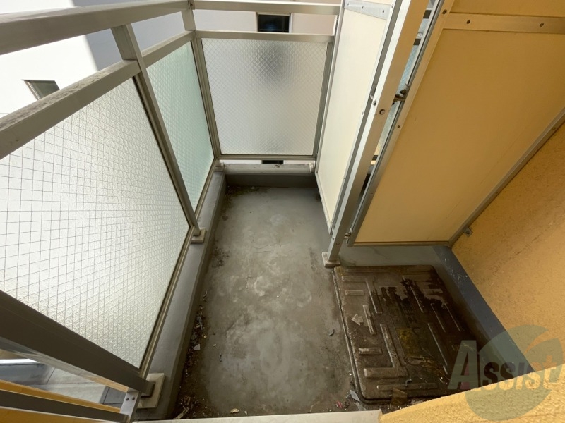 バルコニー　こちらはバルコニー。洗濯物が干せるようになっています。