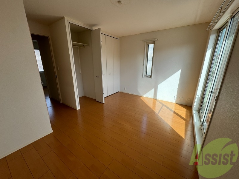 その他部屋・スペース　寝室になりそうな洋室です。シンプルで落ち着きますね。