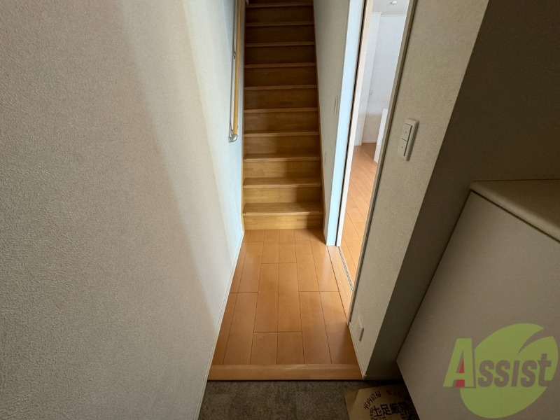 玄関　玄関からの様子です。すぐ部屋が見えないのは安心ですね。