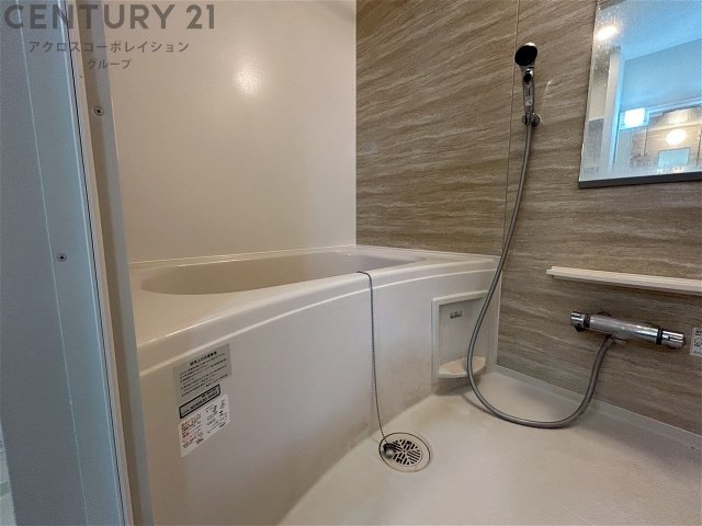 バス・シャワールーム　浴室乾燥機付きで便利です！