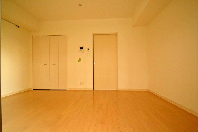 居室・リビング　大きい窓のある居室