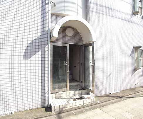 その他共有部分　かわいいデザインの入り口です