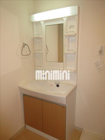 洗面設備　独立洗面台完備です。便利ですよ。