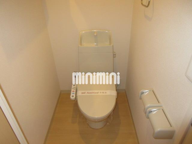 トイレ　温水洗浄便座完備です。