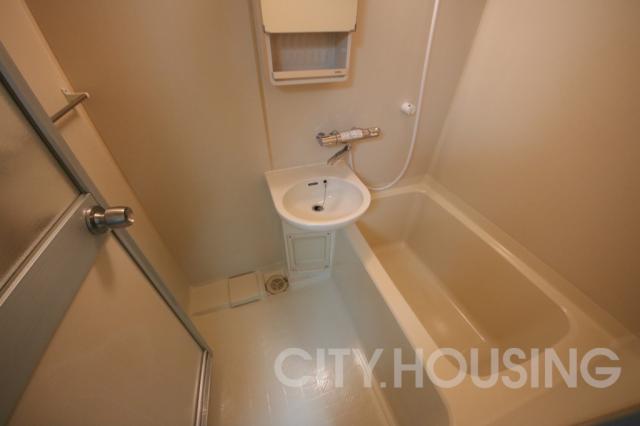 バス・シャワールーム　※同タイプ部屋の写真です。