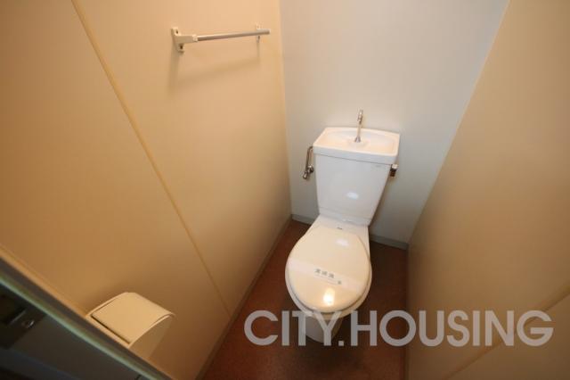 トイレ　※同タイプ部屋の写真です。