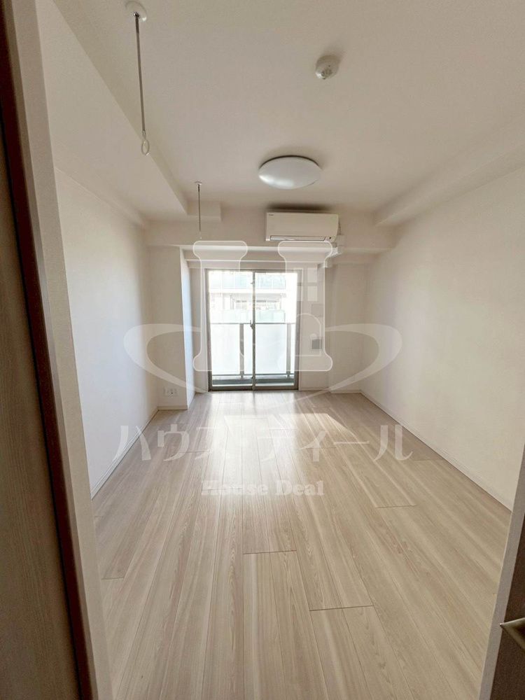 居室・リビング　別号室参考写真です