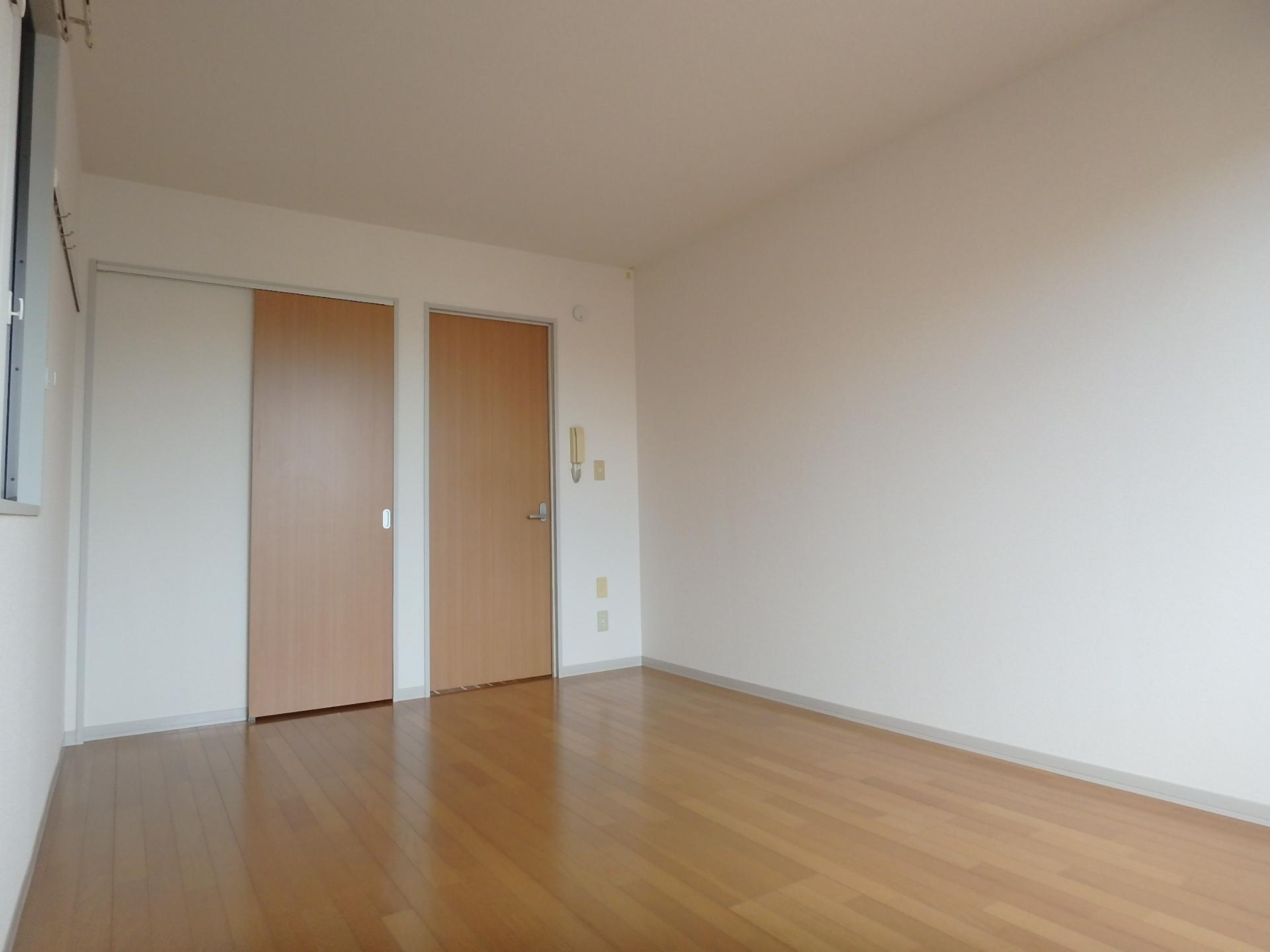 居室・リビング　洋室8.3帖の広々としたお部屋です