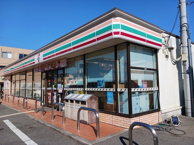 コンビニ　セブンイレブン様（コンビニ）まで320m