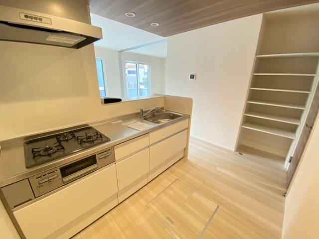 キッチン　３口グリル付きガスコンロ