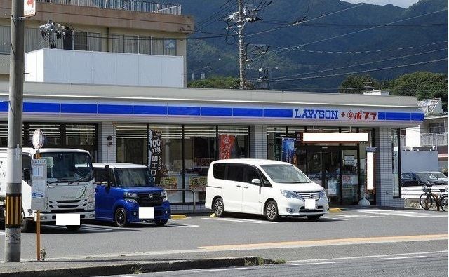 コンビニ　ローソン　三筋店（コンビニ）まで1100m
