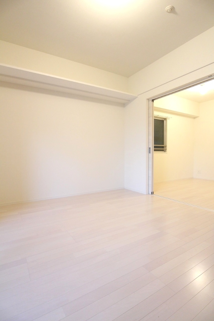 居室・リビング　リビング　※別号室参考写真