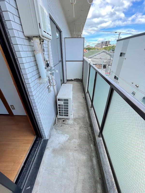 バルコニー　外からの目が気にならないバルコニーで洗濯物が干せます