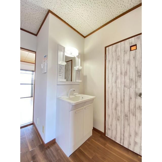 洗面設備　使いやすい独立洗面台です