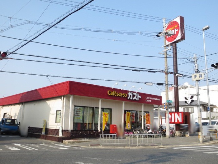 飲食店　ガスト（飲食店）まで671m
