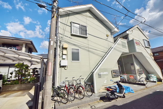 建物外観　～青い空、白い雲～