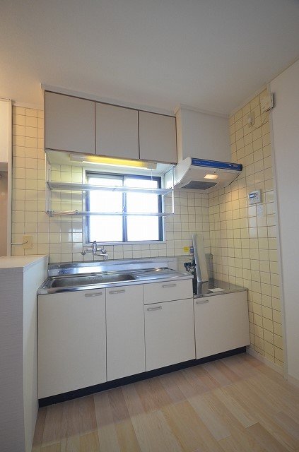 キッチン　別号室の写真です（反転）