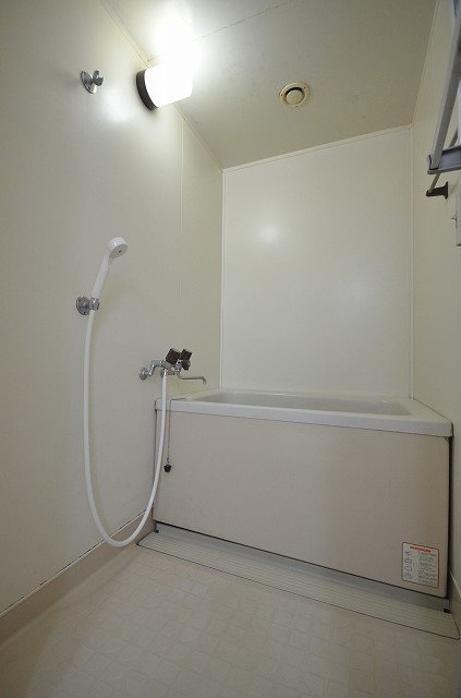 バス・シャワールーム　別号室の写真です（反転）