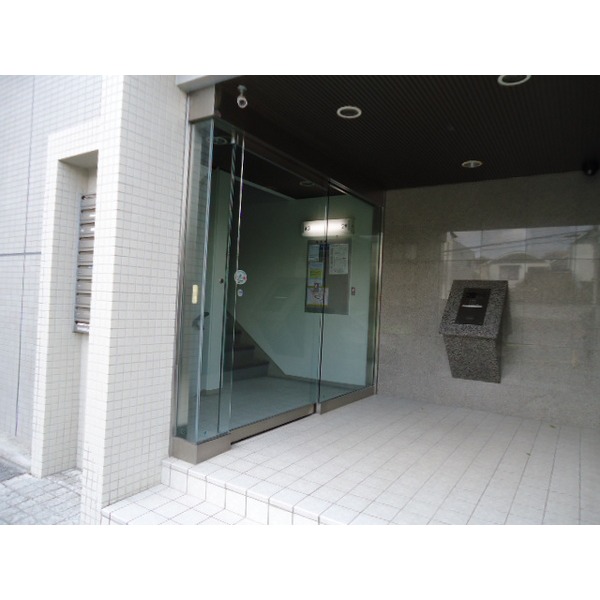 ロビー　オートロック付