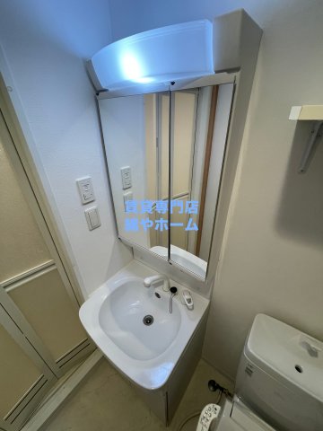 洗面設備　独立洗面台です