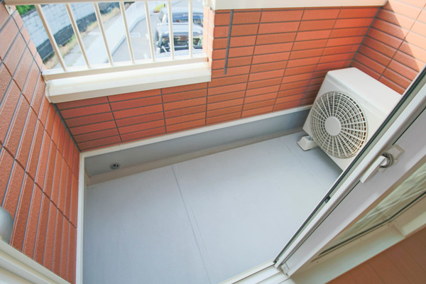 バルコニー　同じ敷地内別なお部屋