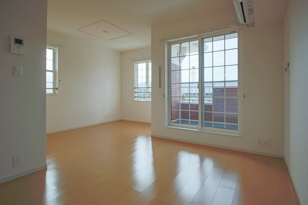 居室・リビング　同じ敷地内別なお部屋