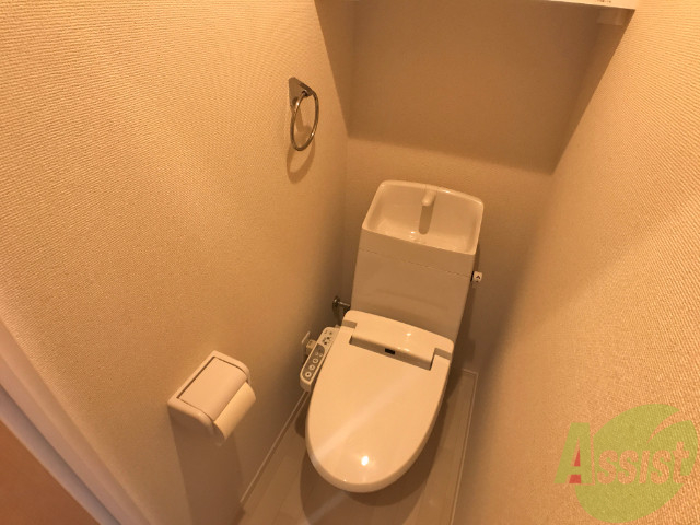 トイレ　ウォシュレット機能がついたトイレです。安心して使用できますね