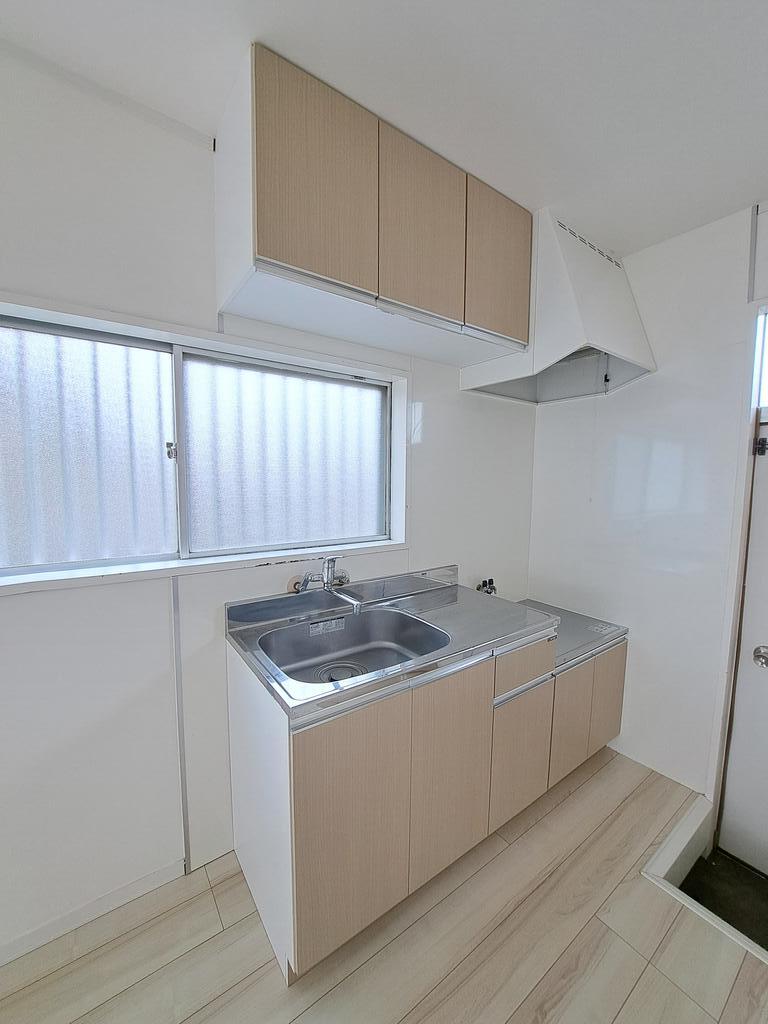 キッチン　●窓があって換気のできるキッチン♪（ガスコンロ設置可）