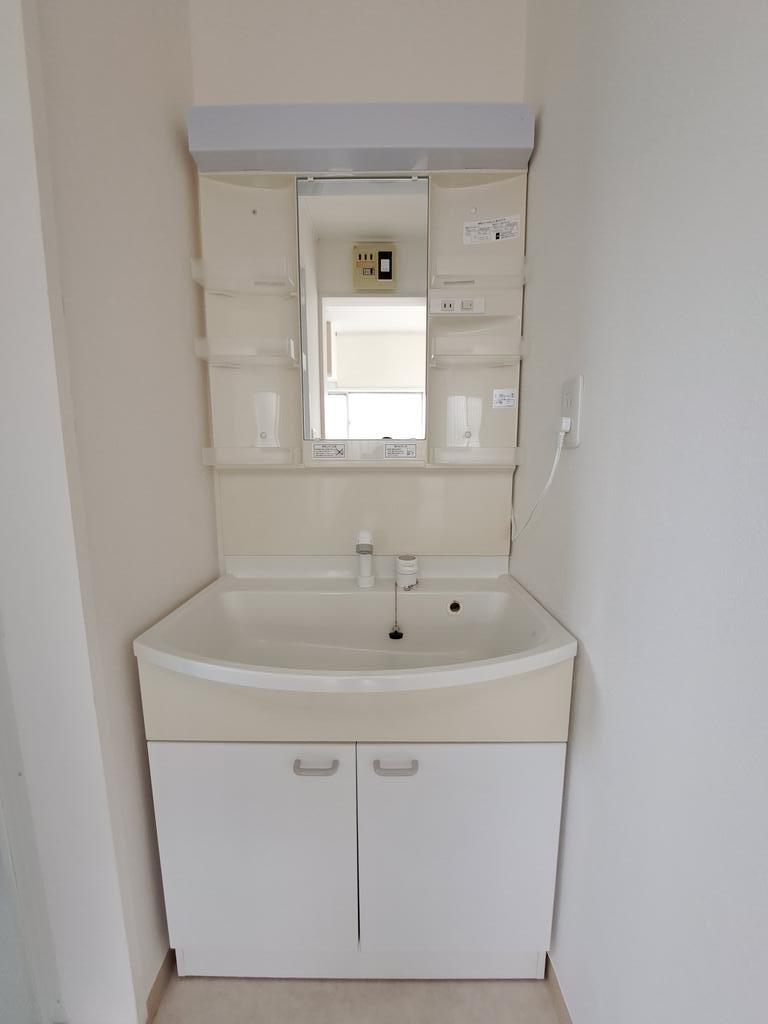 洗面設備　●シャンプードレッサー仕様の独立洗面台♪