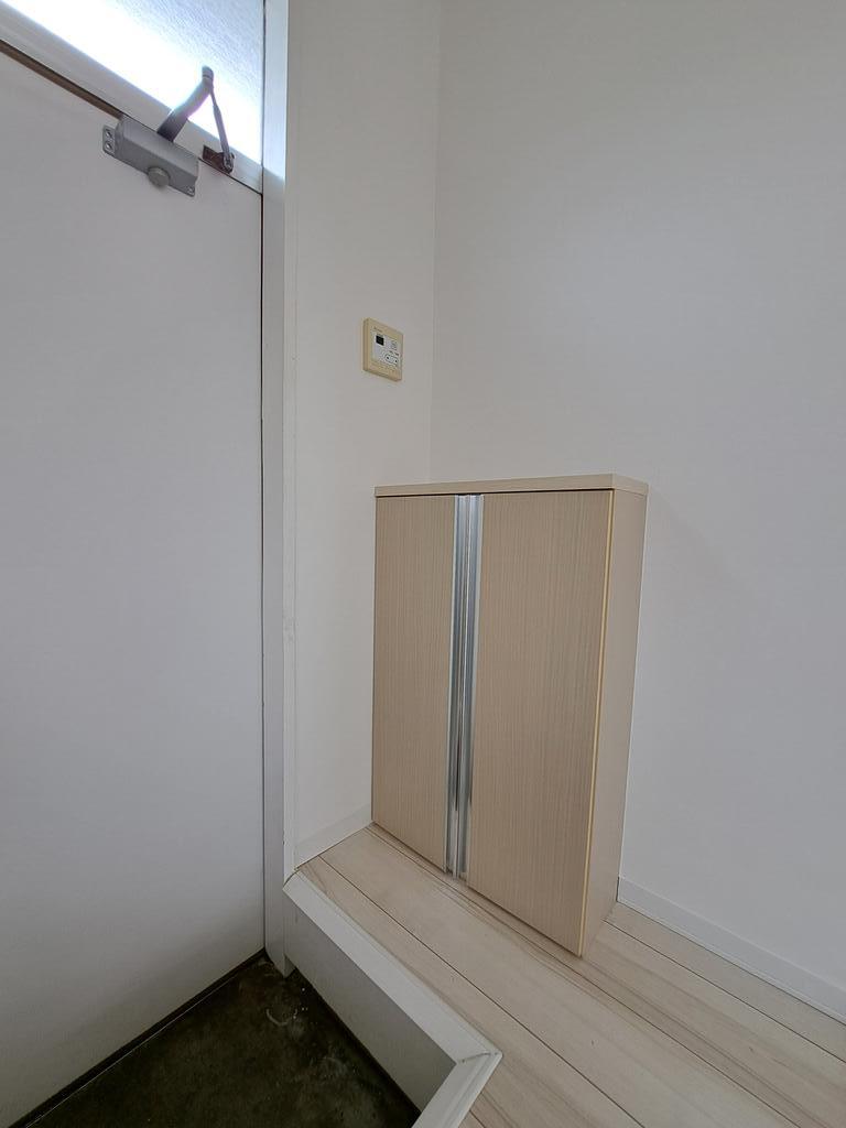 玄関　●玄関にはシューズボックス♪