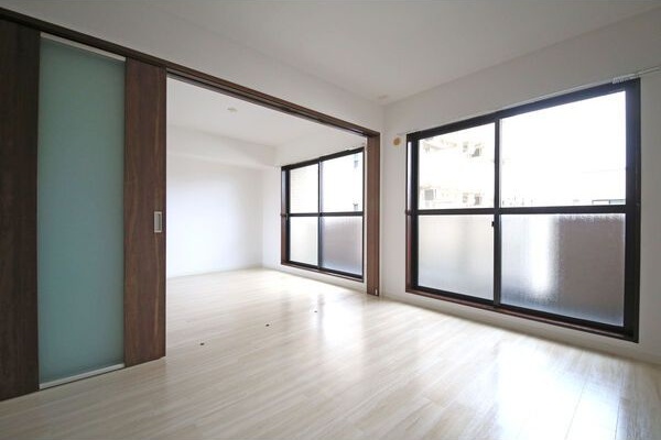 バルコニー　※写真は同じマンションの違う部屋のものになります。